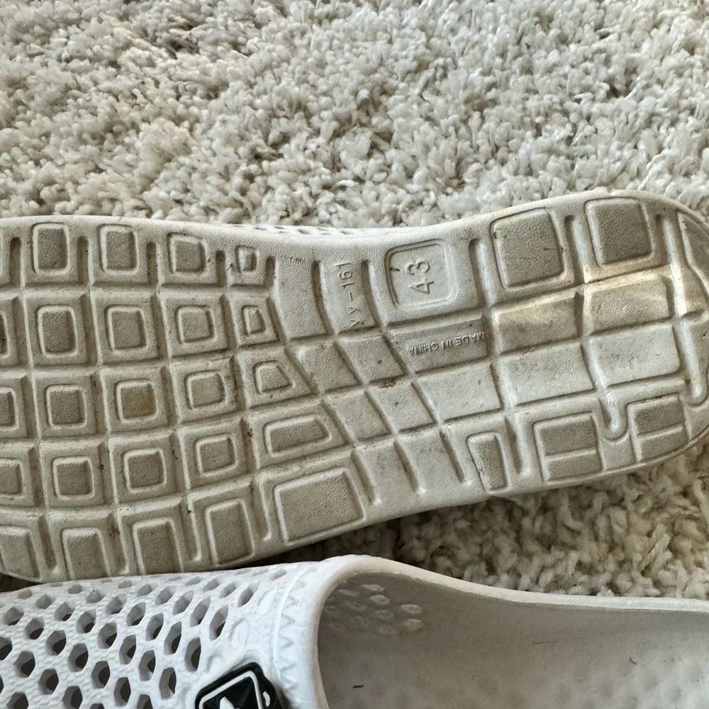 Amoji men’s white water shoe slip on breathable crock like slides